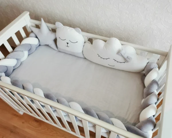 Lovytės apsaugėlės pynė+pagalvėlės (pilka/balta)